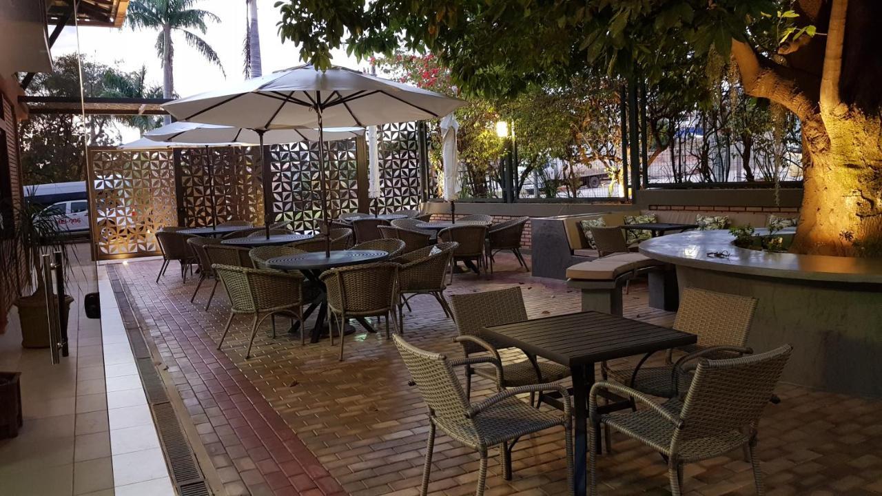 Hotel Das Palmeiras Paracatu Buitenkant foto