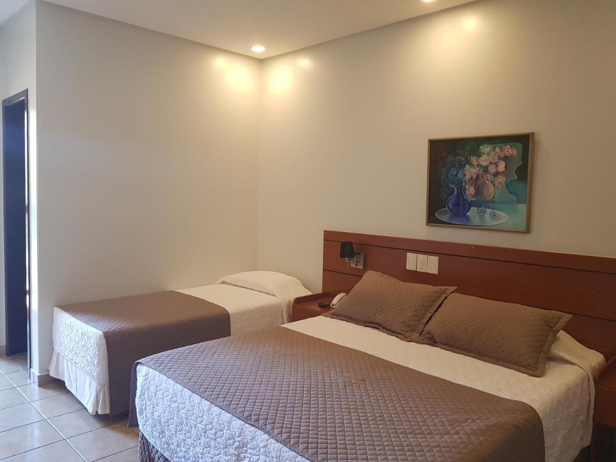 Hotel Das Palmeiras Paracatu Buitenkant foto