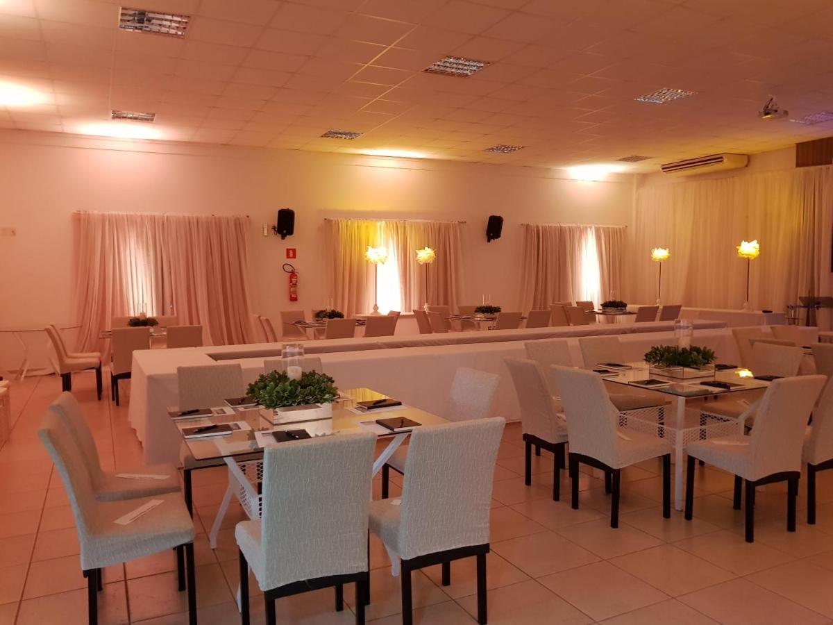 Hotel Das Palmeiras Paracatu Buitenkant foto