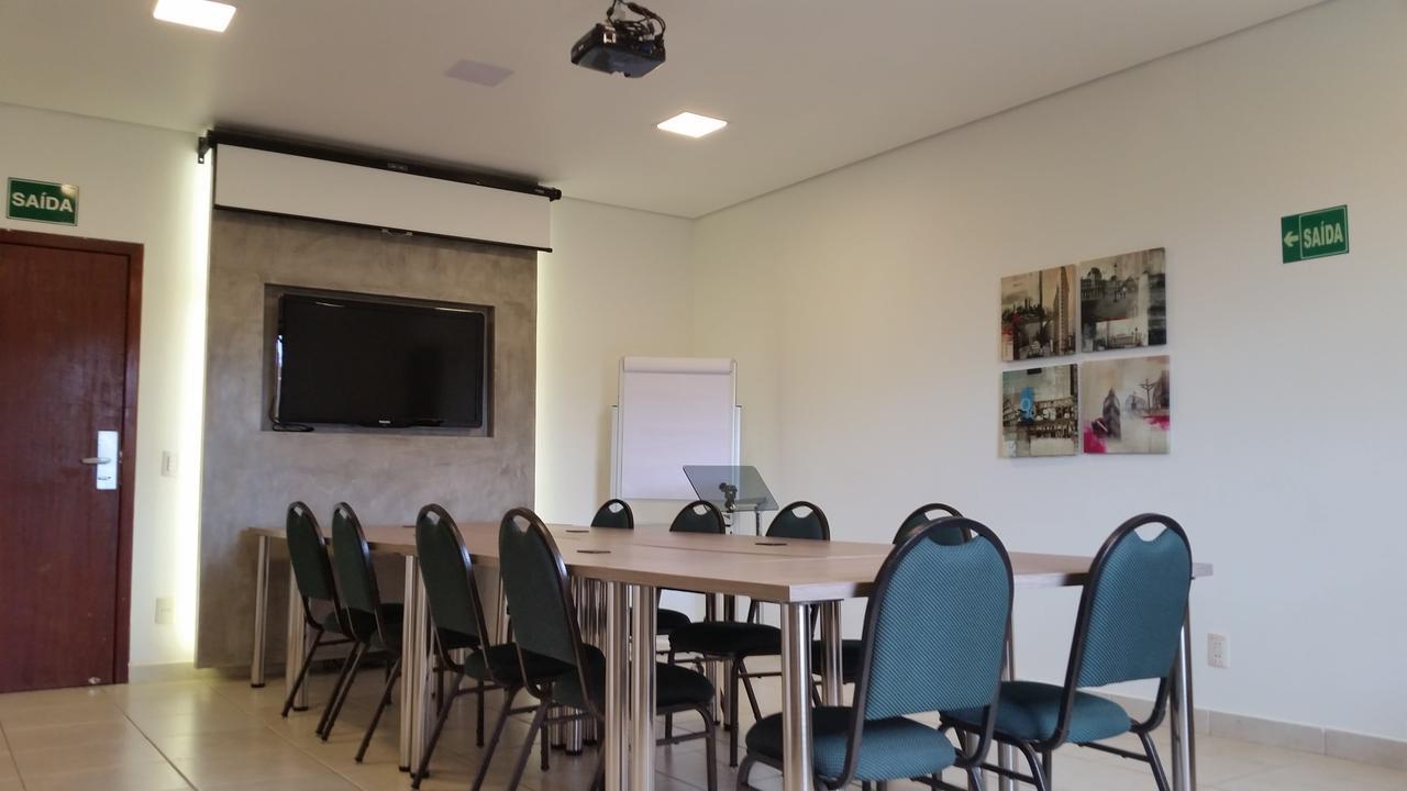 Hotel Das Palmeiras Paracatu Buitenkant foto