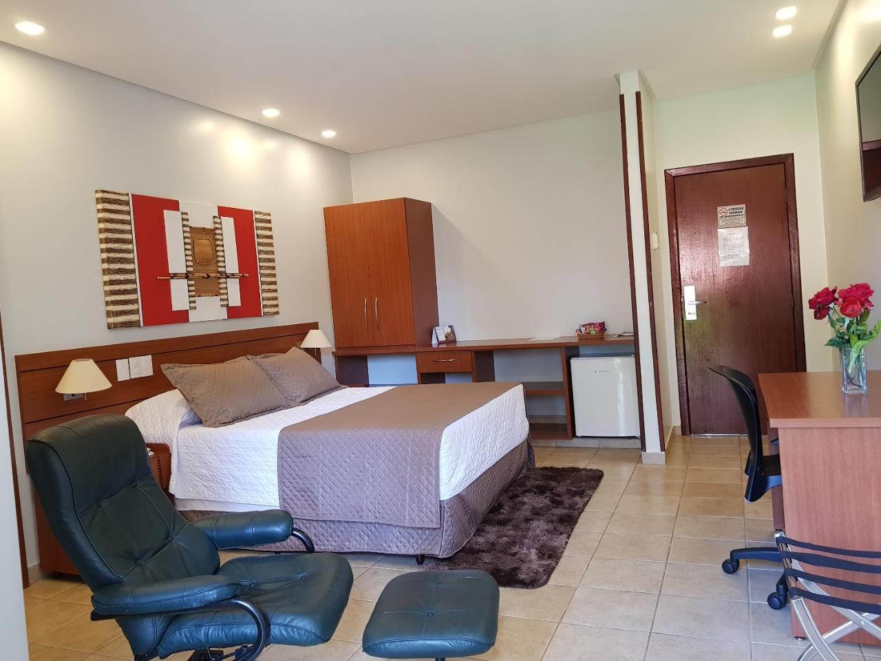 Hotel Das Palmeiras Paracatu Buitenkant foto