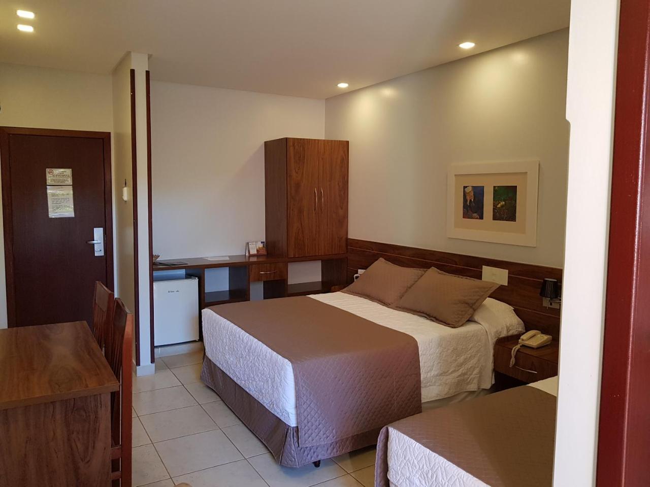 Hotel Das Palmeiras Paracatu Buitenkant foto